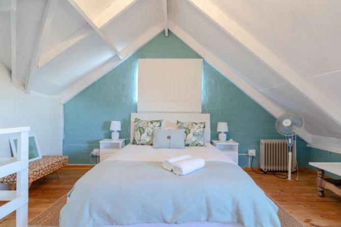 펜션 West Coast Seaside Getaway