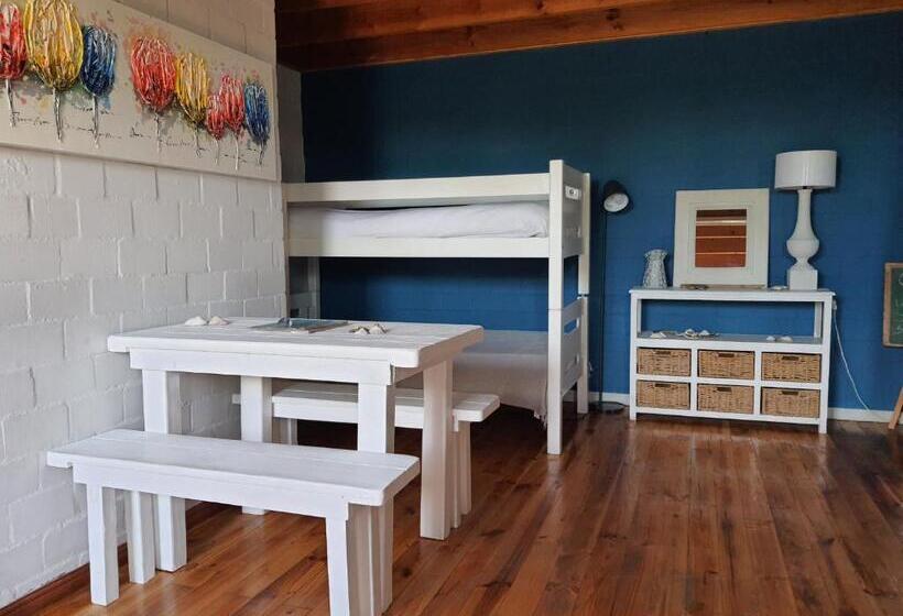 펜션 West Coast Seaside Getaway