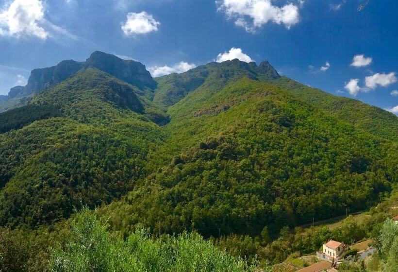 إقامة Oliveto Medieval Setting