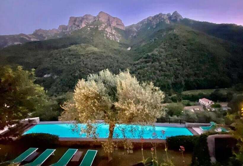 إقامة Oliveto Medieval Setting