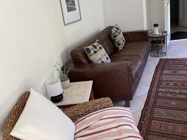 إقامة Stunning Medieval Mountain Retreat With Pool