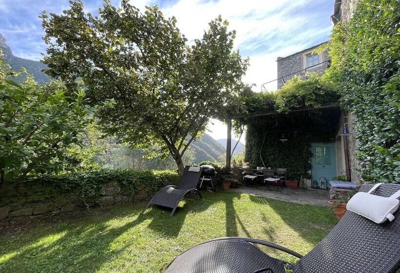 레지던스 Stunning Medieval Mountain Retreat With Pool