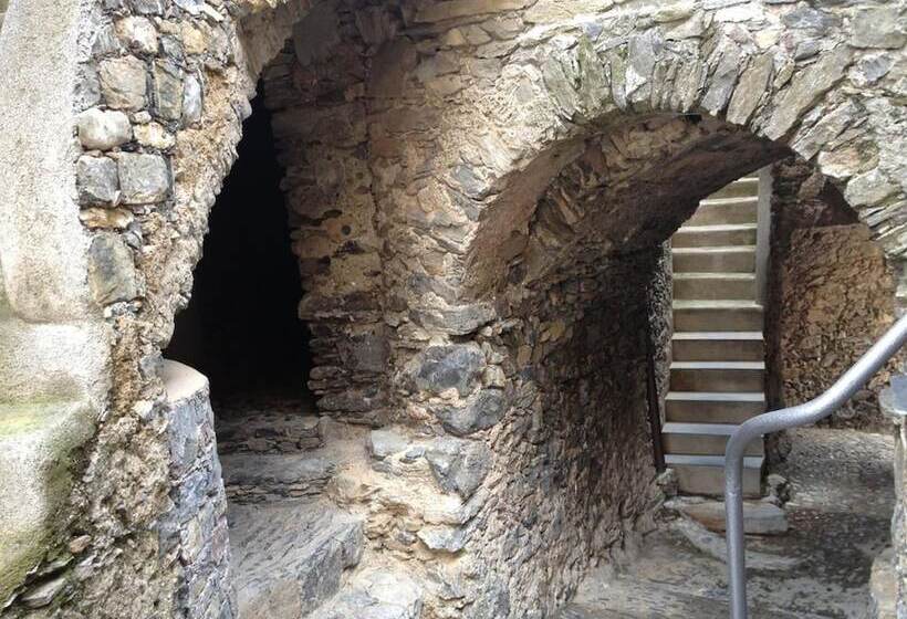 إقامة Stunning Medieval Mountain Retreat With Pool