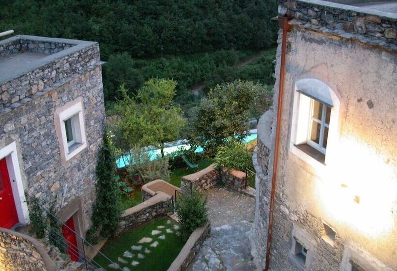 레지던스 Stunning Medieval Mountain Retreat With Pool