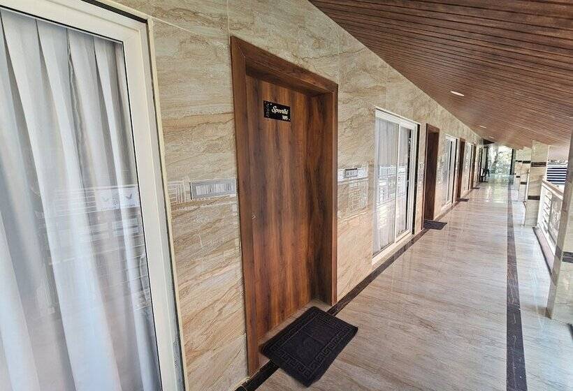 منتجع Ankit Vista Green Village