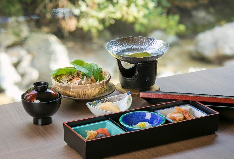 ريوكان Hananosato Onsen Sansuikan