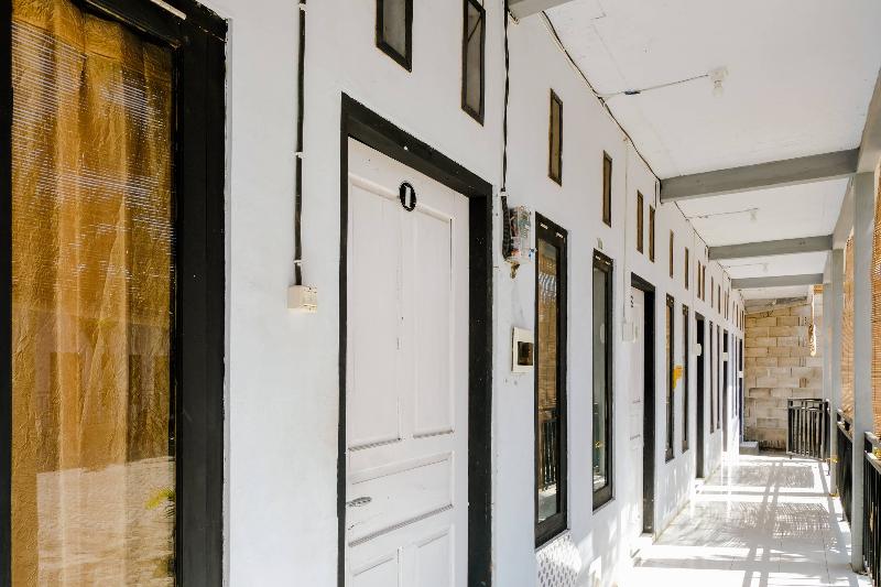 فندق صغير Spot On 1958 Asembagus Family