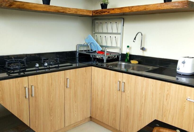 Umah Dangin Guesthouse   Hostel