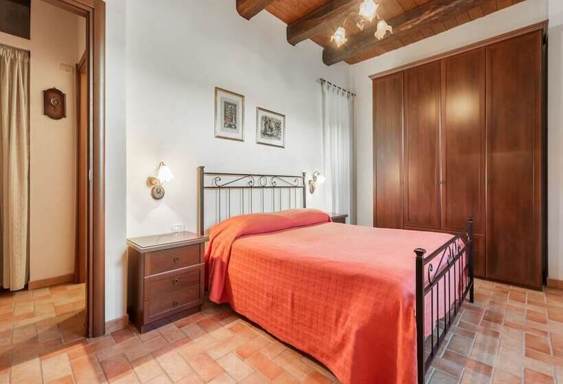 Vibrant Cottage Near Lake In Bomba