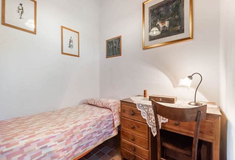 Vibrant Cottage Near Lake In Bomba