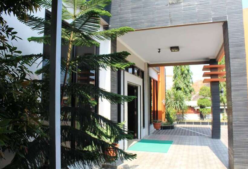 Anggraeni Hotel Ketanggungan