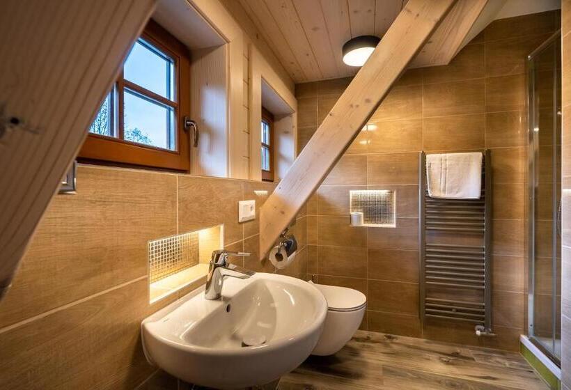 Bed and Breakfast Wellness Rezort Jánošíkov Dvor