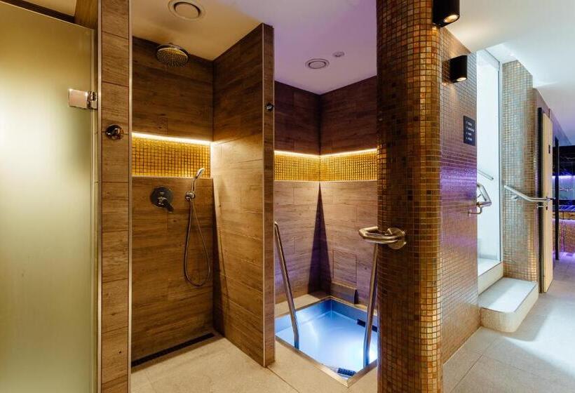 Bed and Breakfast Wellness Rezort Jánošíkov Dvor