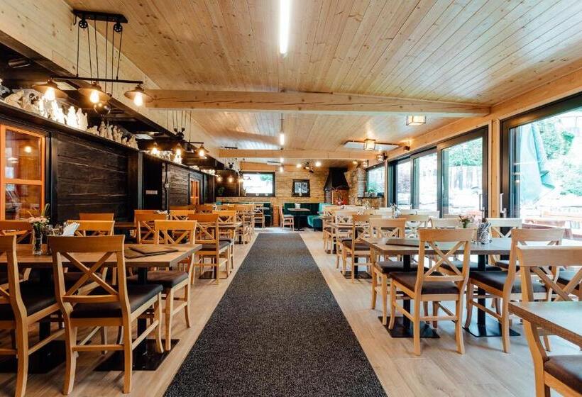 Bed and Breakfast Wellness Rezort Jánošíkov Dvor