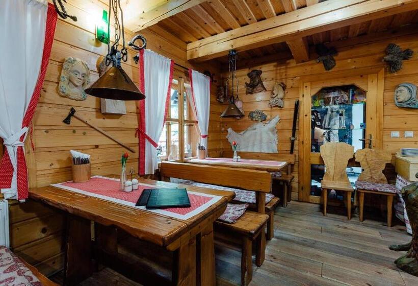 Bed and Breakfast Wellness Rezort Jánošíkov Dvor