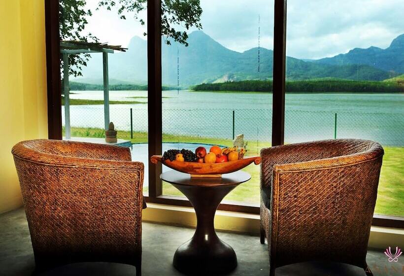 ホテル Anantya By The Lake