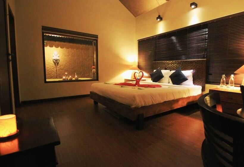 ホテル Anantya By The Lake