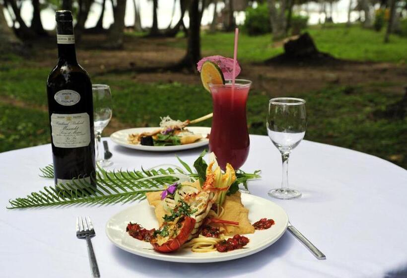 فندق Ankobra Beach Resort