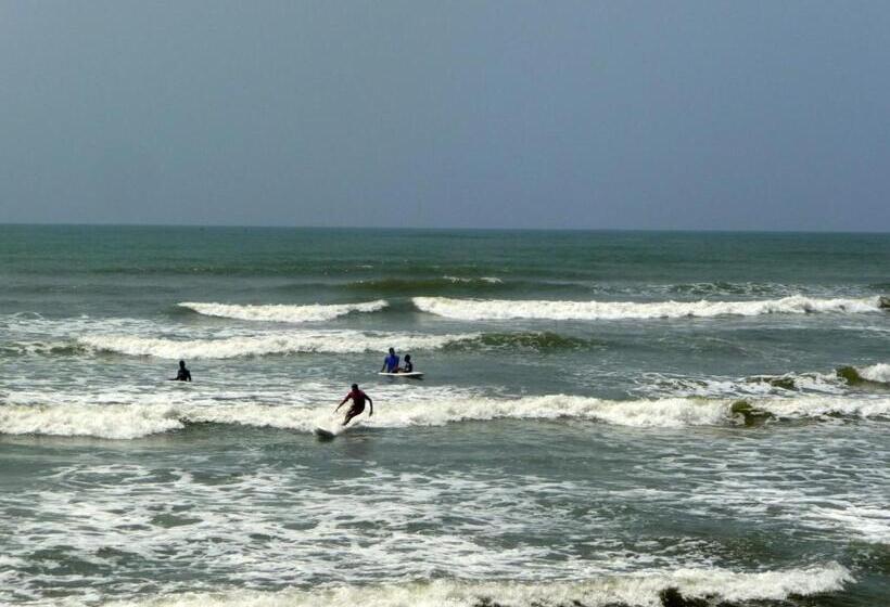 فندق Ankobra Beach Resort