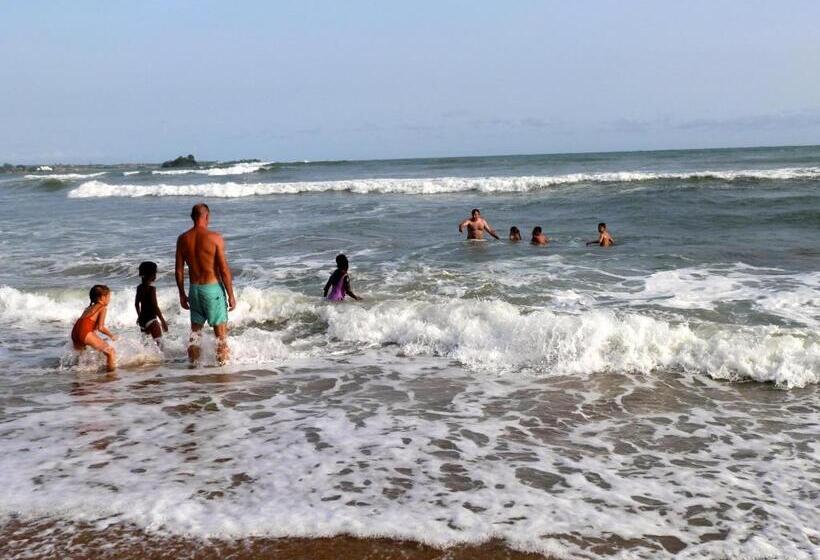 فندق Ankobra Beach Resort