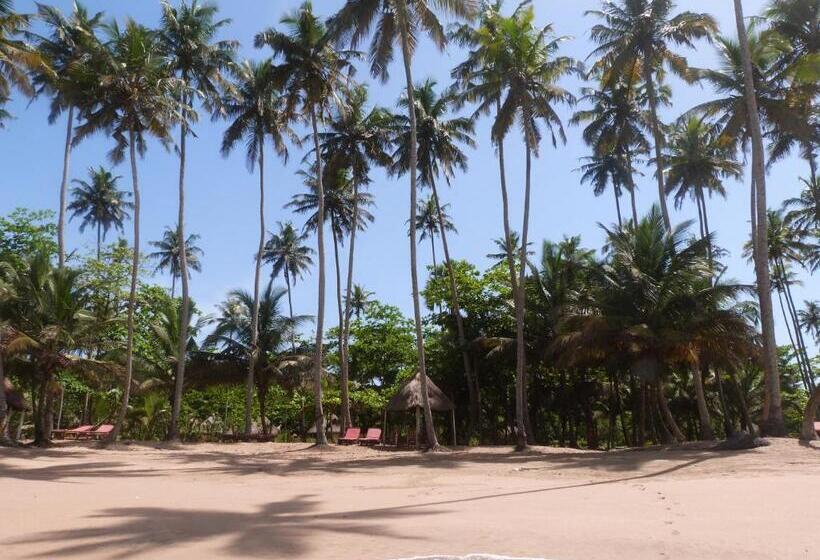 فندق Ankobra Beach Resort