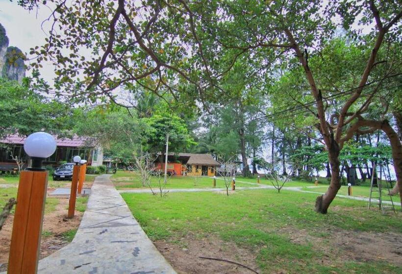 فندق Baan Chao Mai Beach House