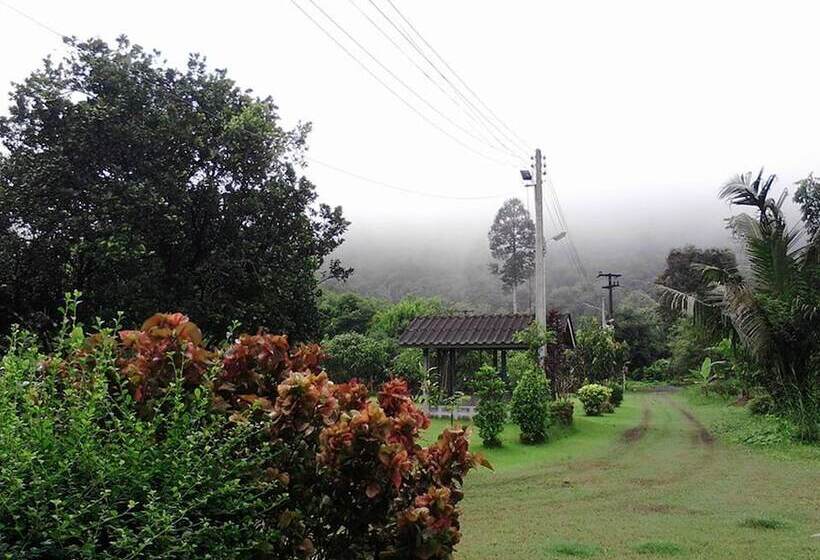 ホテル Baan Pennee