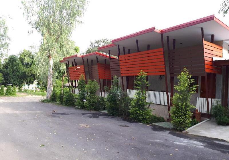 Отель Baan Rimnam Resort