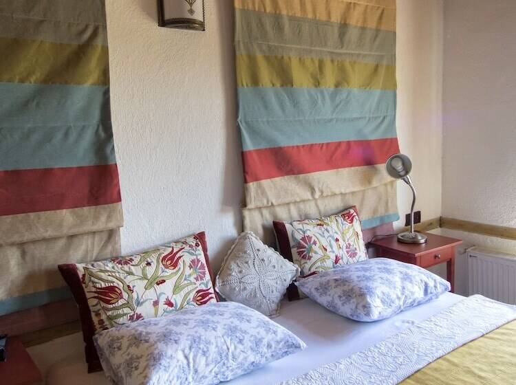 Birgi Hotel Saliha Hanim Tas Konak