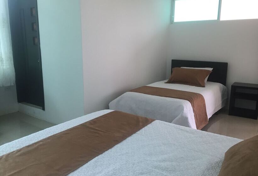 هتل Blue Shark Galapagos