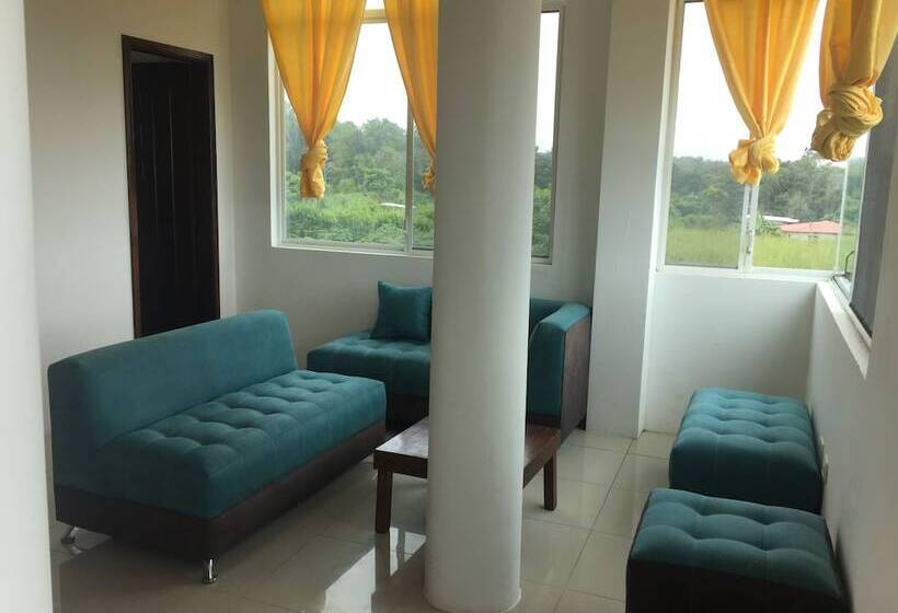 هتل Blue Shark Galapagos