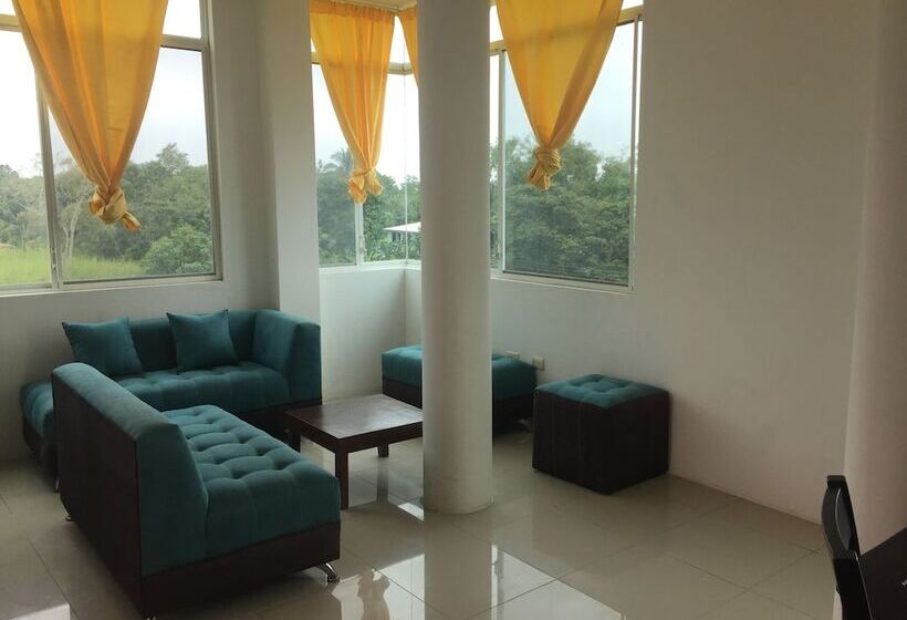 هتل Blue Shark Galapagos