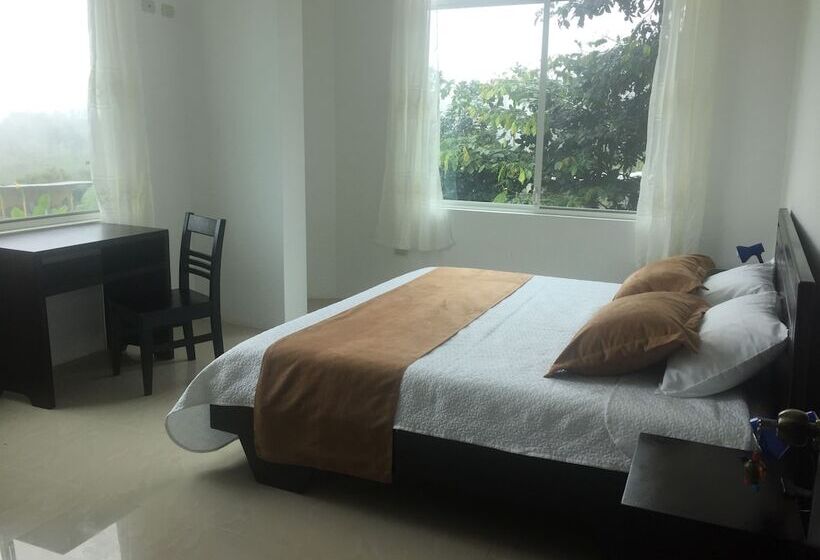 هتل Blue Shark Galapagos