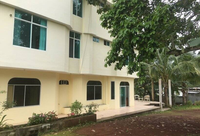 هتل Blue Shark Galapagos