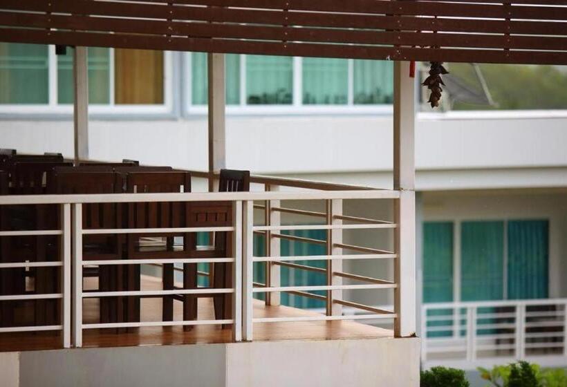 Отель Breeze Hill Resort