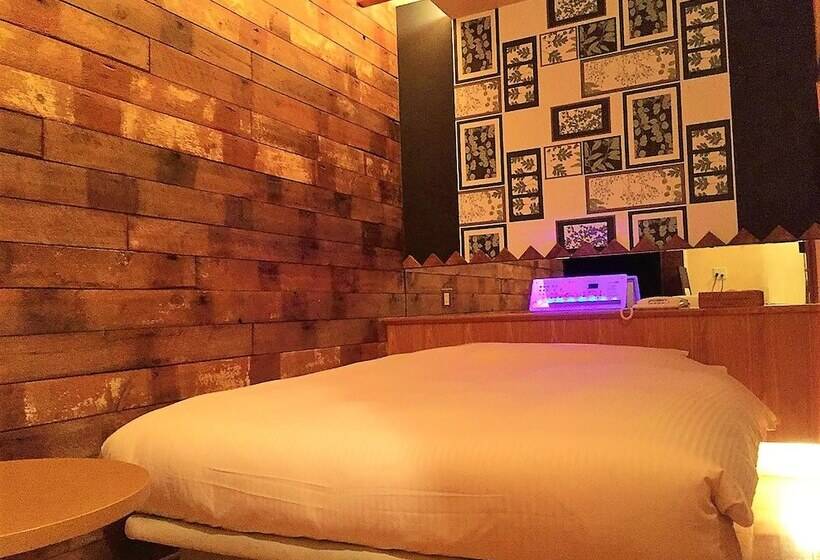 בית מלון כפרי C Heaven   Adults Only