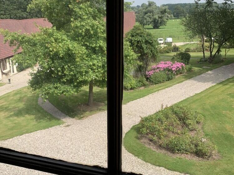 בית מלון כפרי Château D Harcelaines