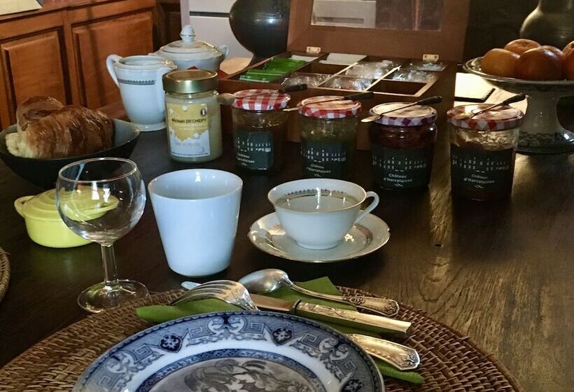 בית מלון כפרי Château D Harcelaines