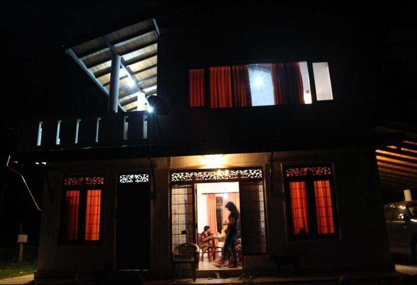 בית מלון כפרי Cocoworld Bungalow