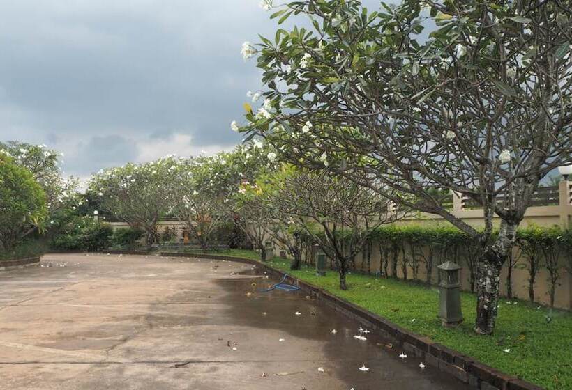 فندق Country Inn 304