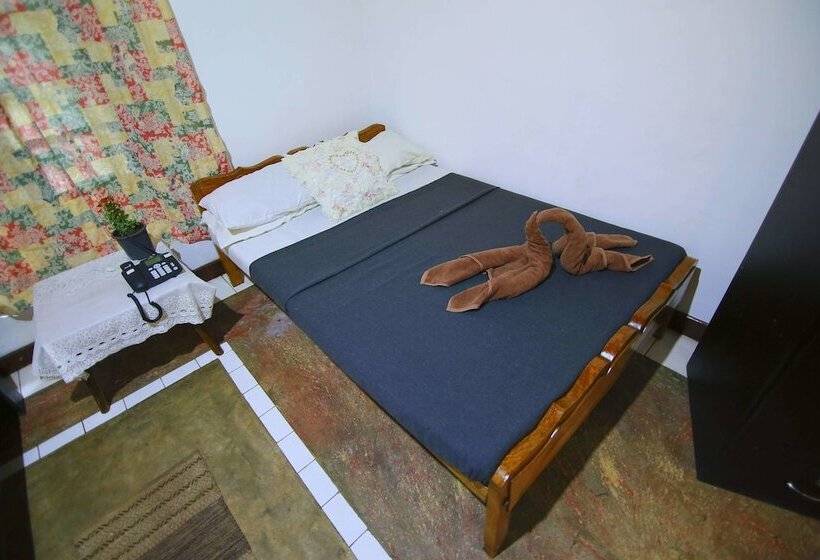 ホテル Crystal Lodge