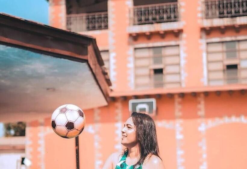 בית מלון כפרי Discover Resorts