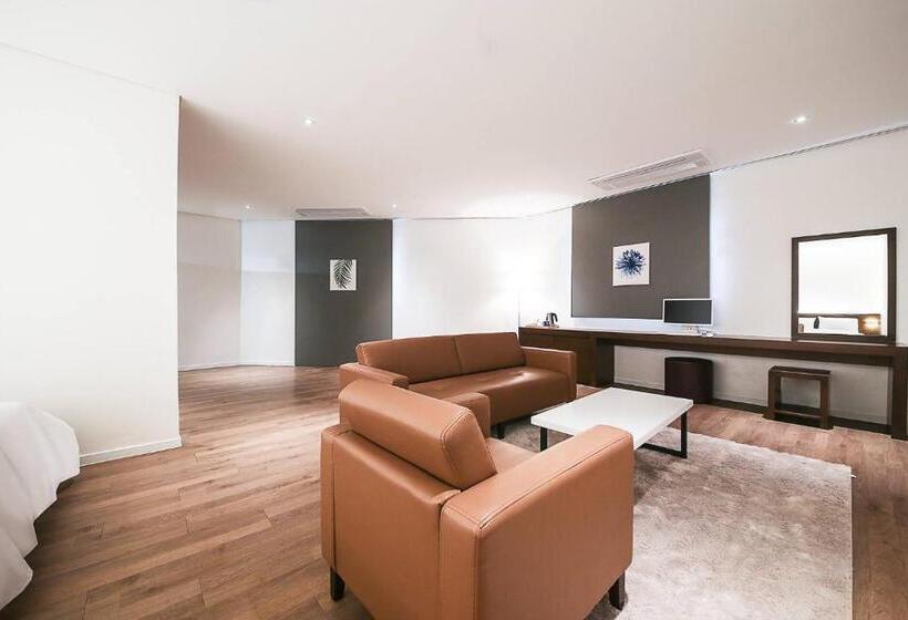 ホテル Golden River