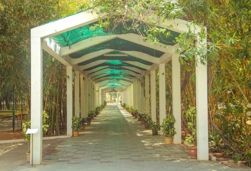 Отель Lahari Resorts