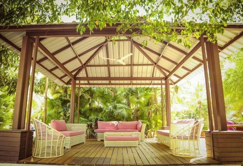 Отель Lahari Resorts