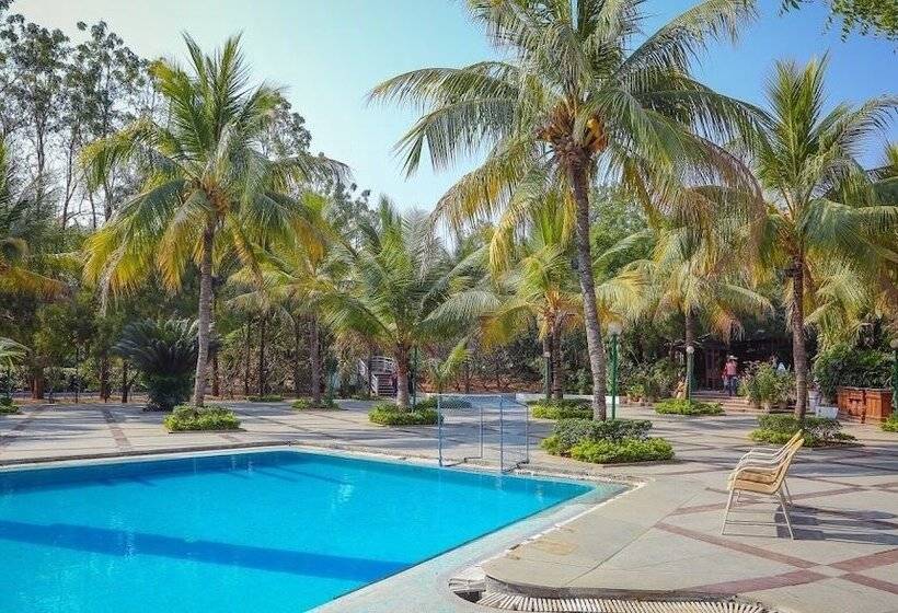 Отель Lahari Resorts