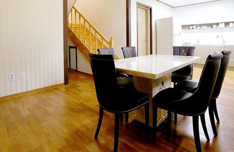 Hotel Mir House 1157