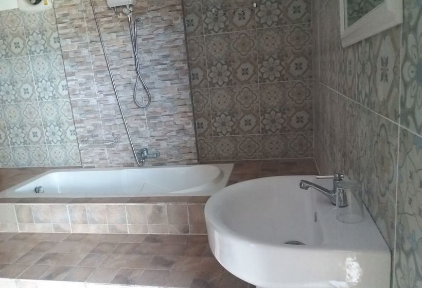 酒店 Monrak Lamtakong Resort