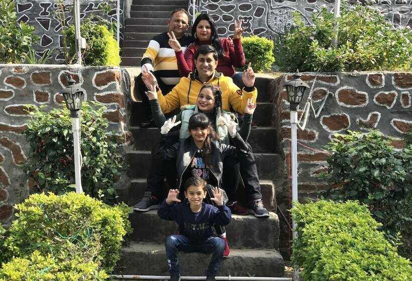 فندق Morni Hills Resort