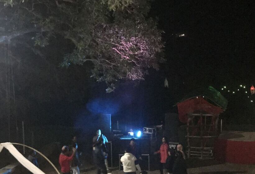 فندق Morni Hills Resort